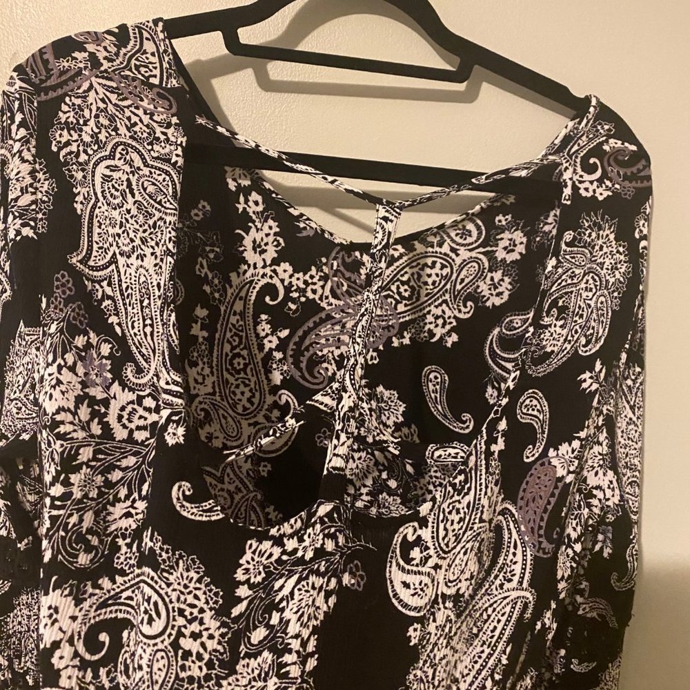 Black & White Bell Sleeve Top - Picture 5 of 5